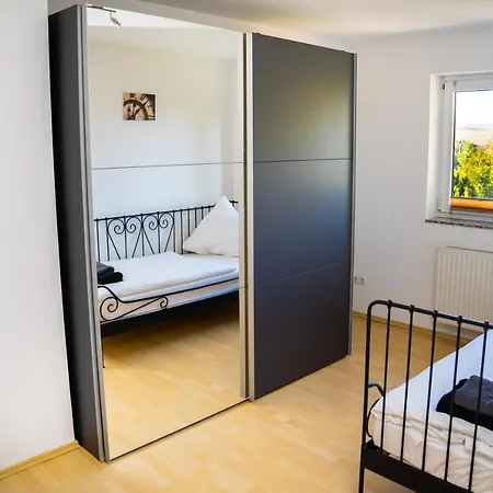 Appartamento 153 M² Haus Mit 6 Schlafzimmern Fuer 12 Persoen Nieder-Saulheim