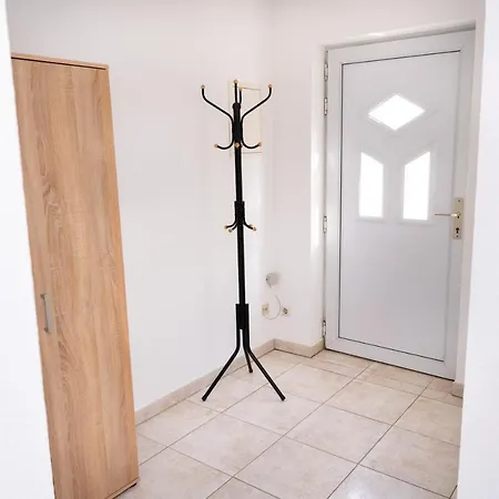 Appartamento 153 M² Haus Mit 6 Schlafzimmern Fuer 12 Persoen *