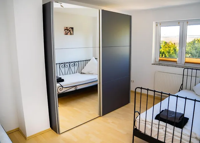 Apartamento 153 M² Haus Mit 6 Schlafzimmern Fuer 12 Persoen Nieder-Saulheim